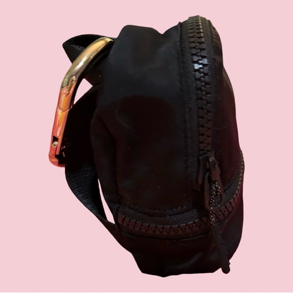 NWOT! LULU-LEMON MINY BACKPACK BLACK WITH GOLD ZIPPER & CARBINU IN GOLD W/ NAME. - Picture 10 of 12